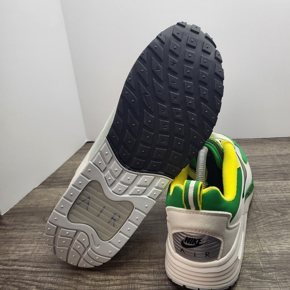 Nike Air Max Solo Oregon Ducks UNIVERSITY Of OREGON Men's Size 9 FZ4837-001 - Picture 7 of 8